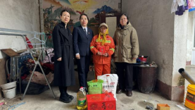 寒冬送暖，情滿心間 ——山東大正物業(yè)服務(wù)集團(tuán)黨支部春節(jié)慰問困難員工(2)469.png